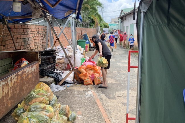 Chùa Hoằng Pháp: Tiếp tục hỗ trợ người dân khó khăn trong đại dịch Covid (đợt 8)